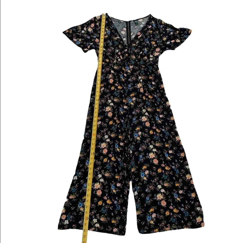 Wild Fable V-neck Floral Jumpsuit Size Medium